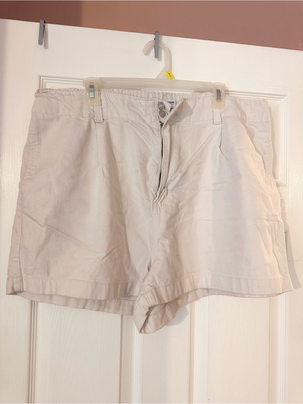 Denizen from Levi's Light white Women's Bermuda Shorts